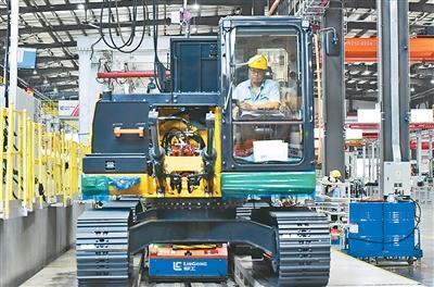 國產大模型崛起 技術開發硬核突破引領全球新潮流